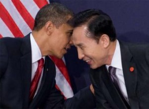 Obama y su homólogo surcoreano siguieron el juego a los demás.